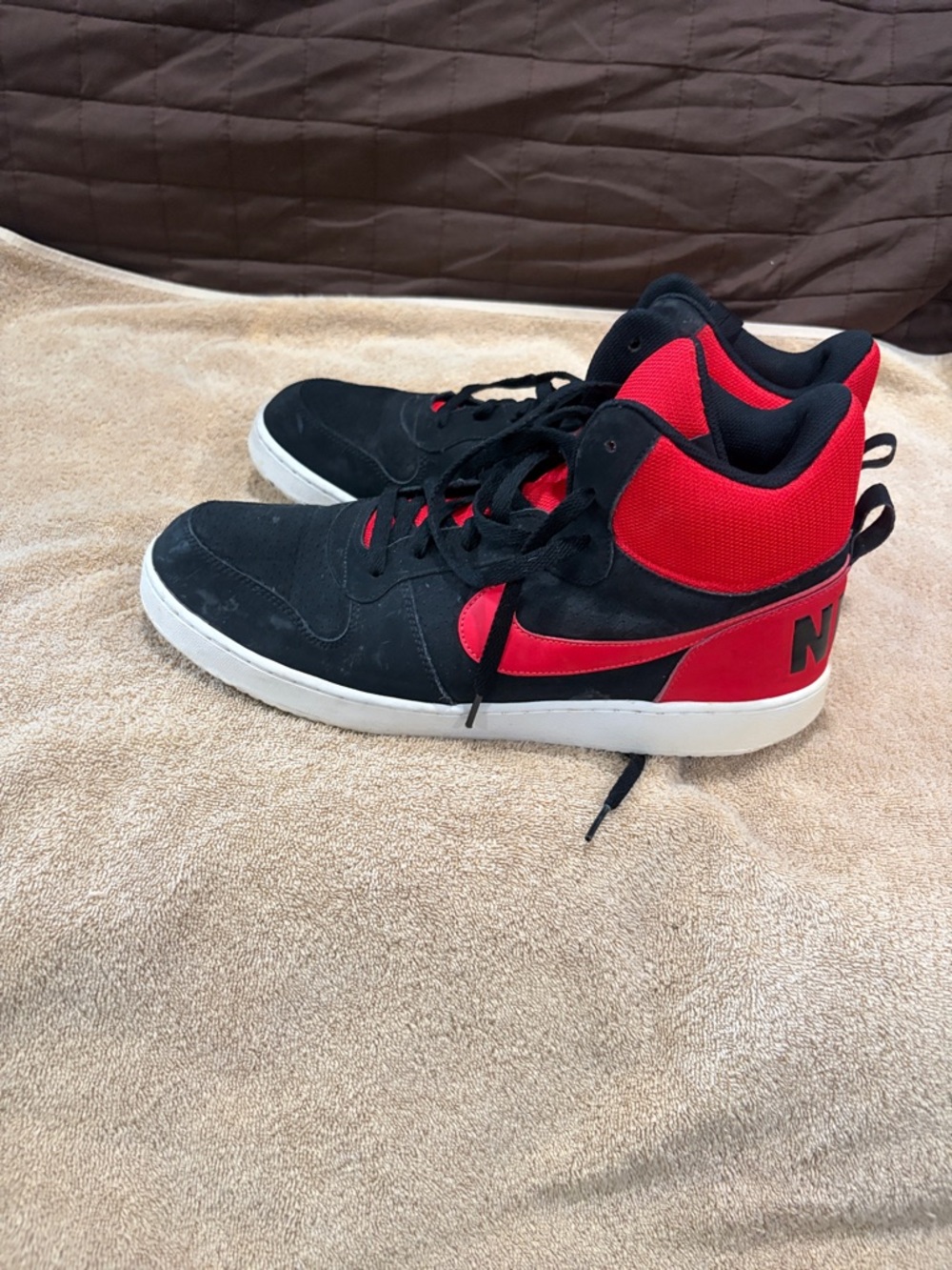 Nike Red and Black Mid/High Top Sneakers with Bold Branding